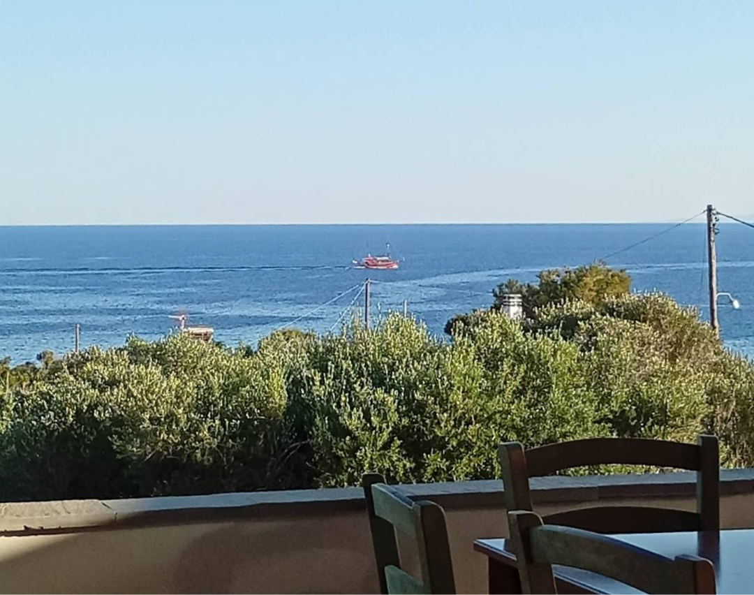 Η πανοραμική θέα από τον εξωτερικό μας χώρο εστίασης.